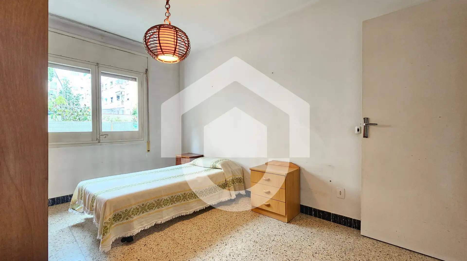 Schlafzimmer von Wohnung zum Verkauf in Barcelona mit Möbliert, Ofen und Balkon