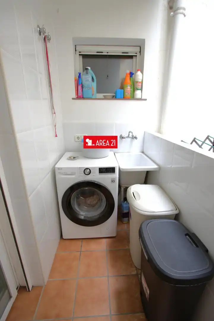 Baño de Piso en venta en La Pobla de Vallbona con Aire acondicionado, Calefacción y Trastero