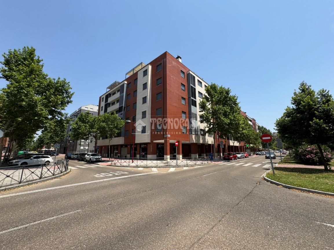 Exterior view of Flat for sale in Valladolid Capital  with Heating and Community pool