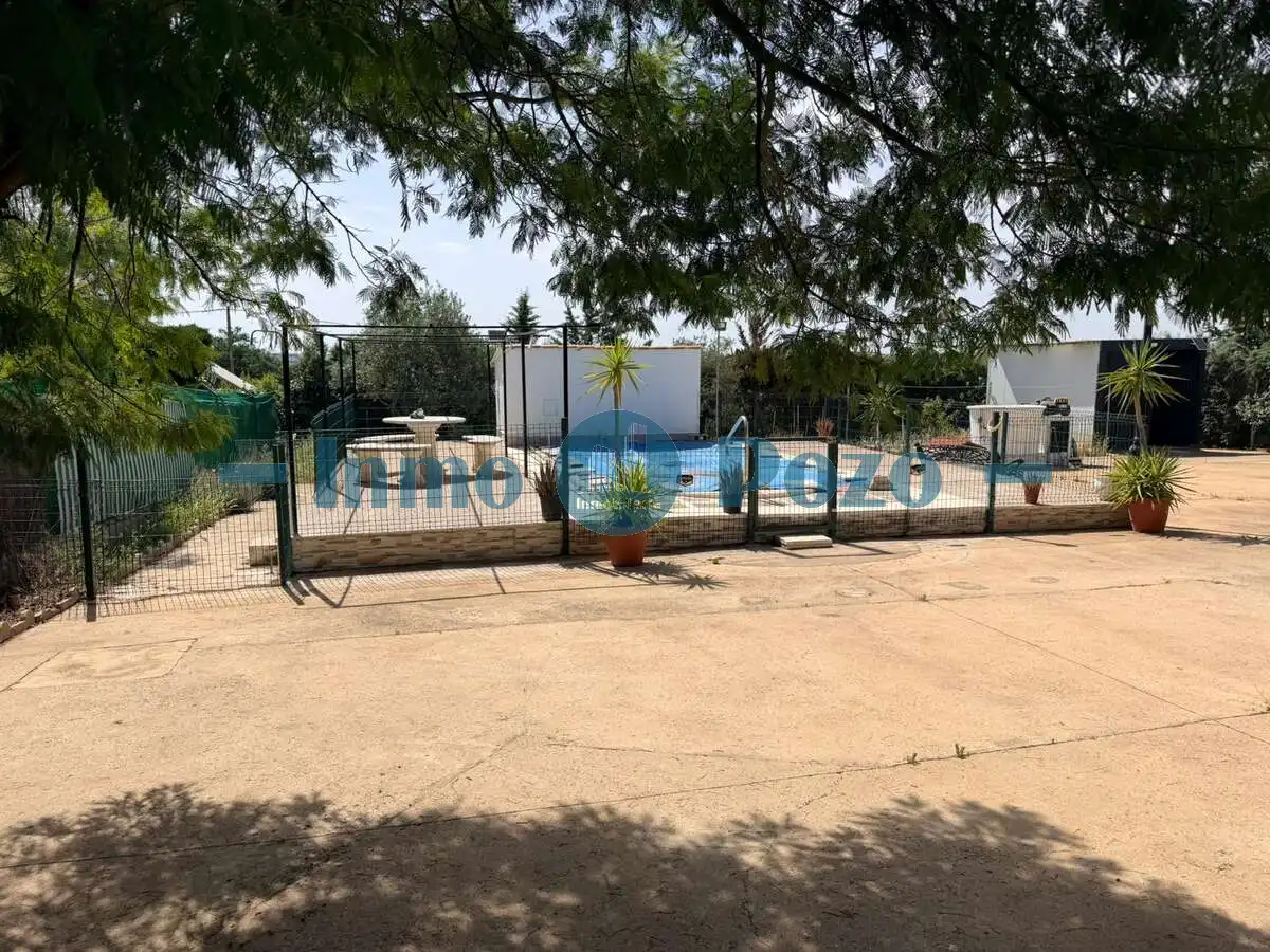 Chalet con piscina en venta en Almendralejo