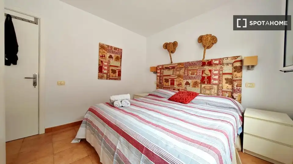 Dormitori de Apartament per a compartir en San Bartolomé de Tirajana amb Aire condicionat, Terrassa i Moblat