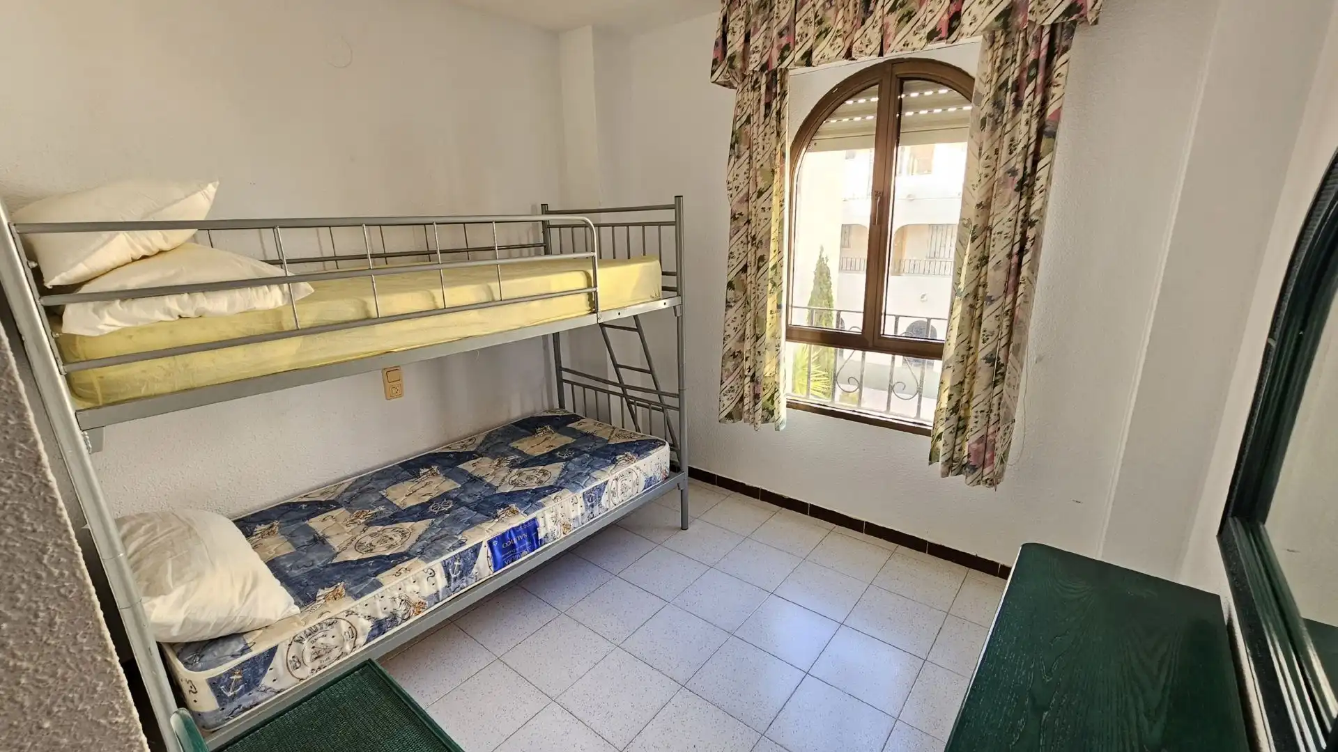 Habitación de Apartamento en venta en Oropesa del Mar / Orpesa con Calefacción, Terraza y Amueblado