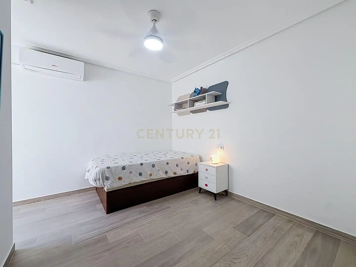 Bedroom of Apartments for rent in Torrevieja  with Air Conditioner, Oven and Washing machine