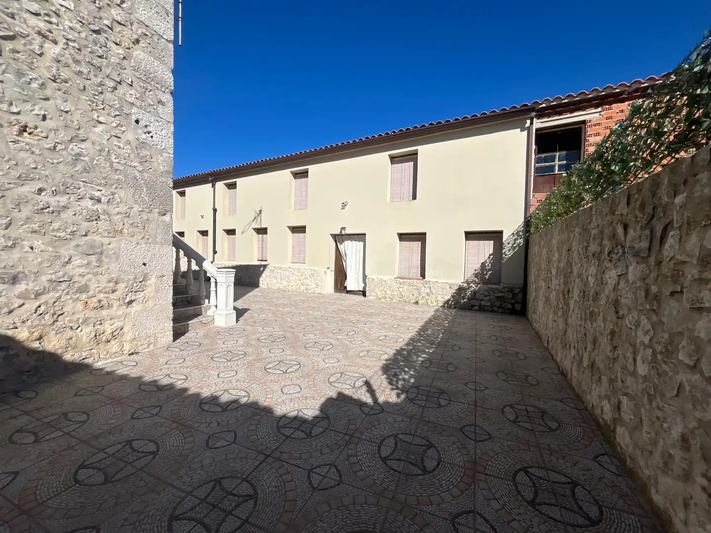 Vista exterior de Casa o chalet en venta en La Parrilla  con Calefacción, Amueblado y Alarma