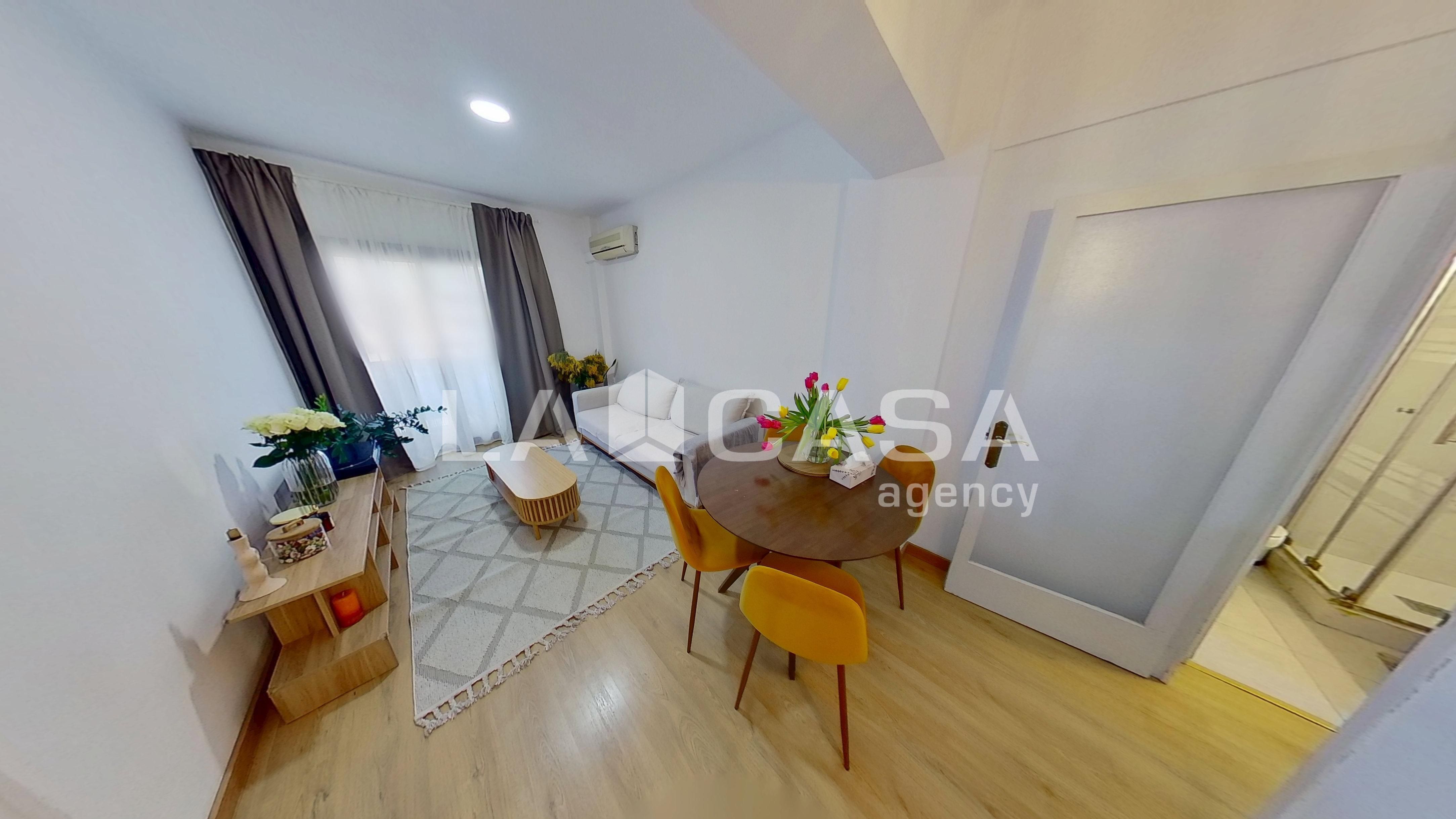 Piso en venta en  Barcelona Capital con Balcón