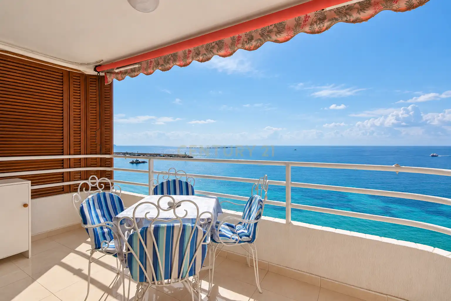 Appartamento con terrazza in affitto a Avenida del Puerto, 9, Villajoyosa, Spain