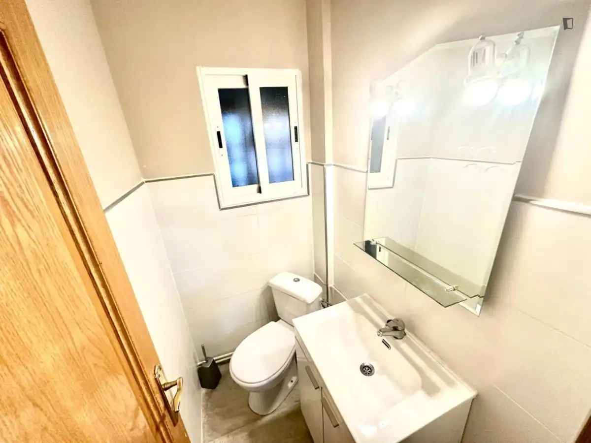 Bany de Apartament per a compartir en Fuenlabrada amb Calefacció, Moblat i Microones