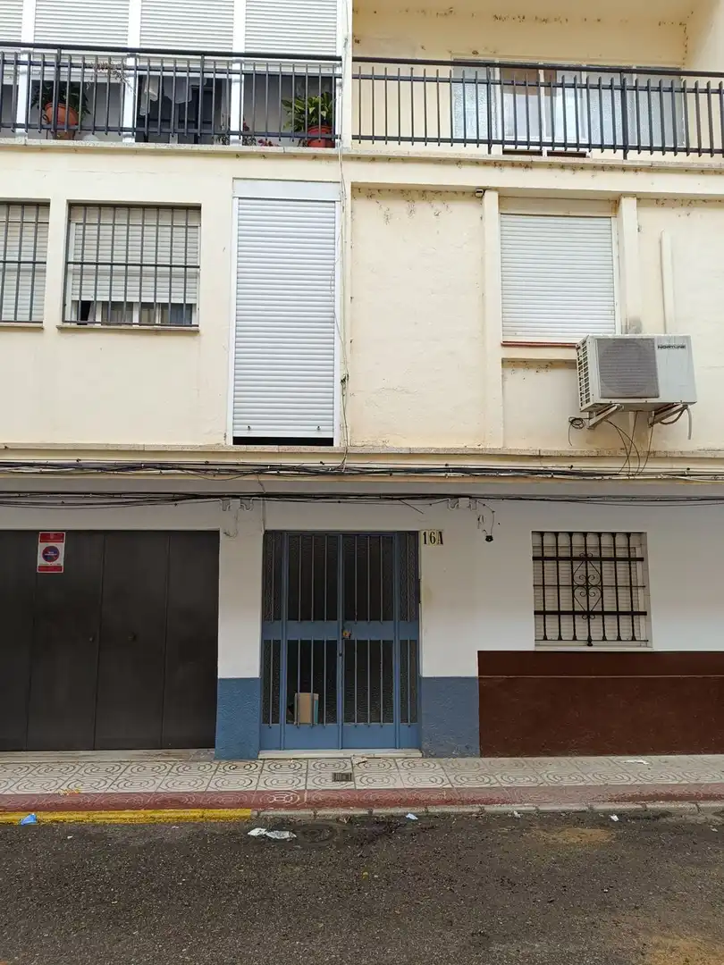 Vista exterior de Piso en venta en Lora del Río