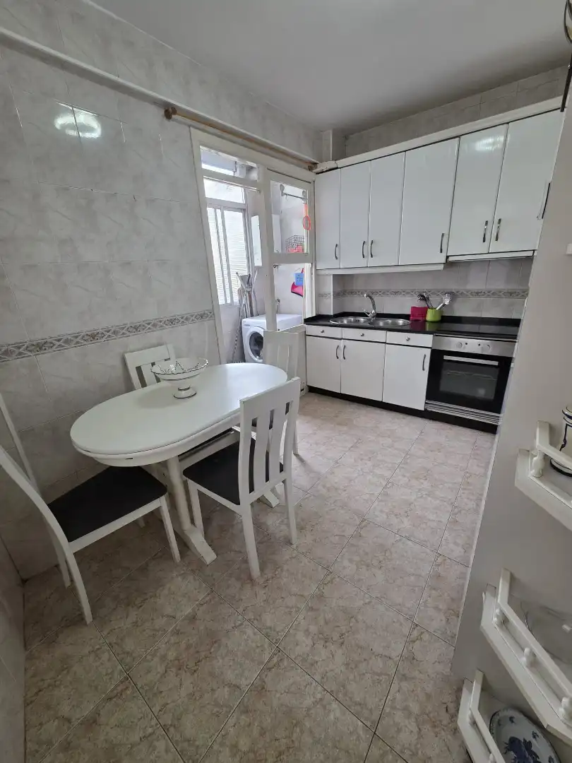 Cocina de Piso de alquiler en Ferrol con Calefacción, Amueblado y Horno