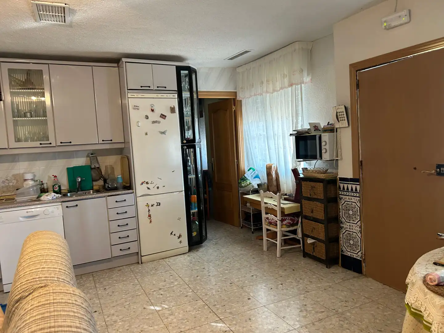Küche von Einfamilien-Reihenhaus zum Verkauf in Santa Cruz del Retamar mit Klimaanlage, Heizung und Privatgarten