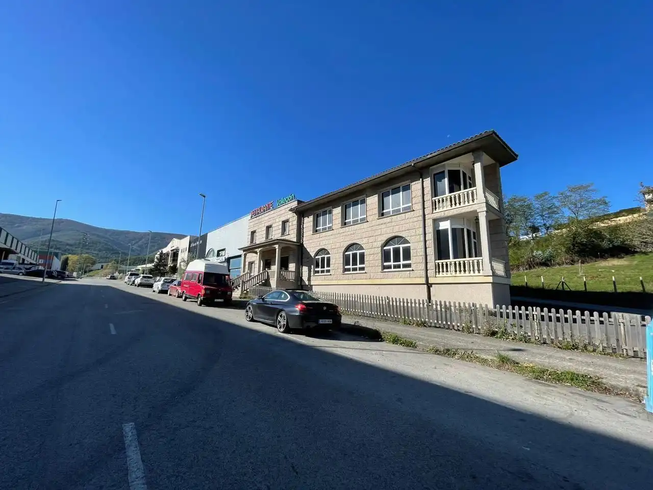 Vista exterior de Edifici en venda en Castro-Urdiales