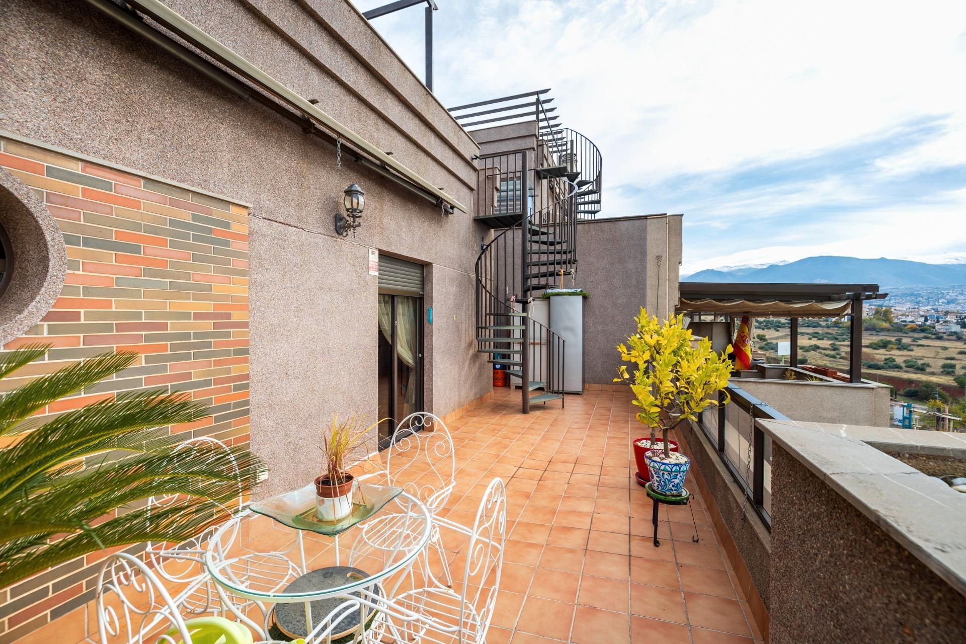Terrassa de Dúplex en venda en  Granada Capital amb Aire condicionat, Calefacció i Jardí privat