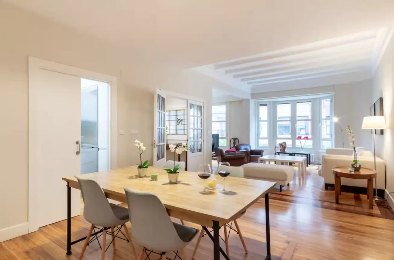 Comedor de Apartamento de alquiler en Bilbao  con Aire acondicionado, Amueblado y Horno