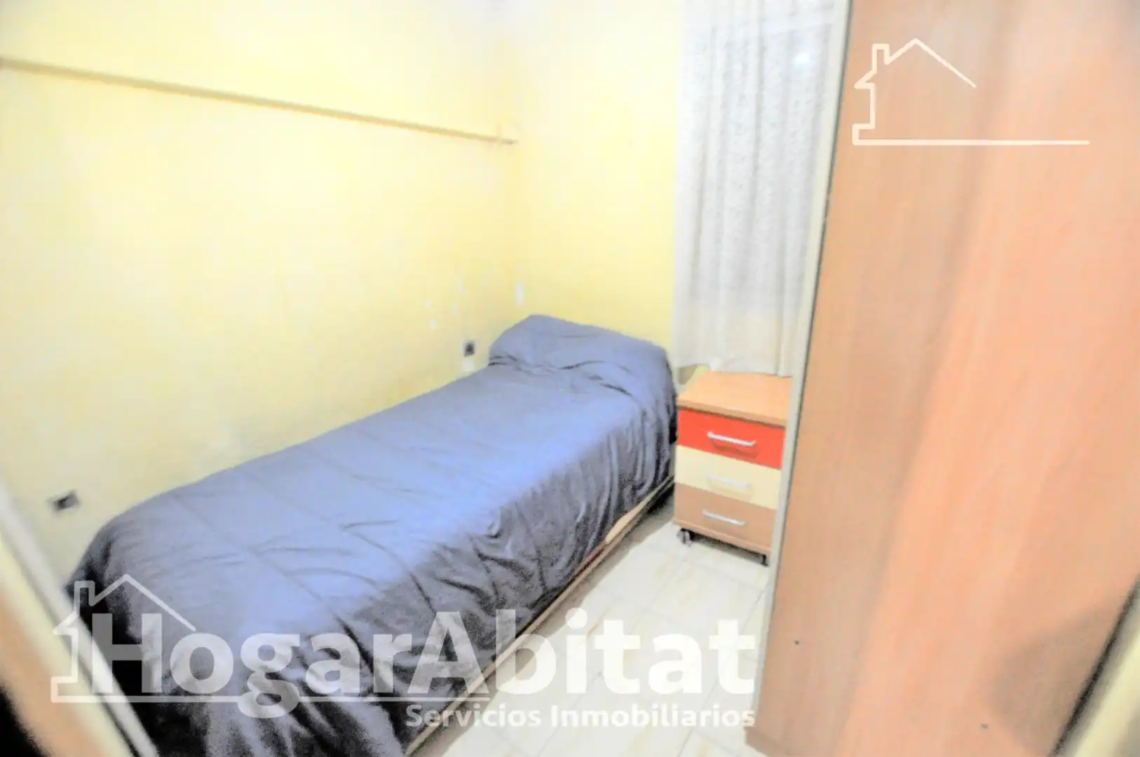 Bedroom of Flat for sale in Valencia  with Air Conditioner, Heating and Terrace