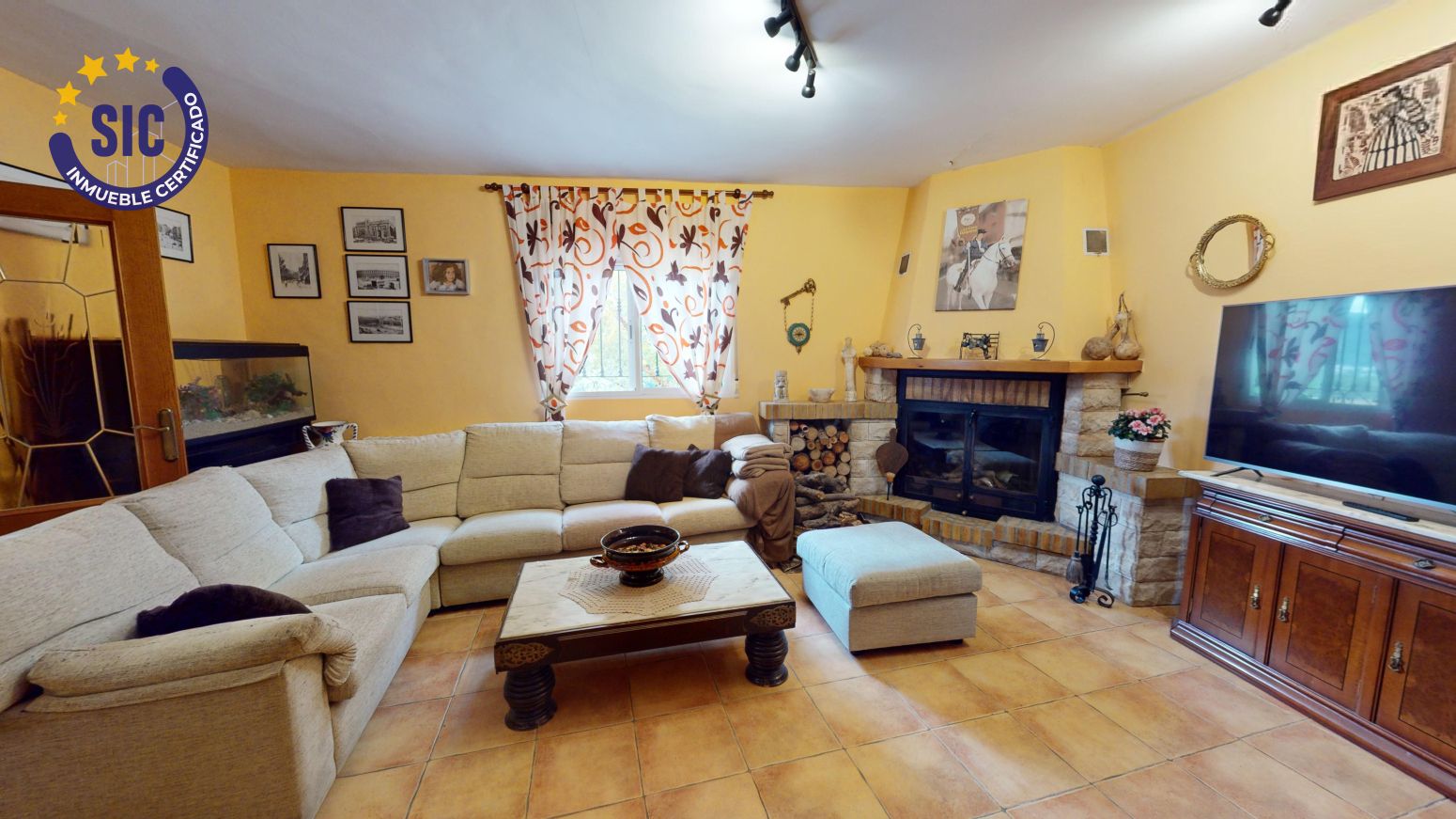 Sala d'estar de Casa o xalet en venda en Enguera amb Calefacció, Jardí privat i Terrassa