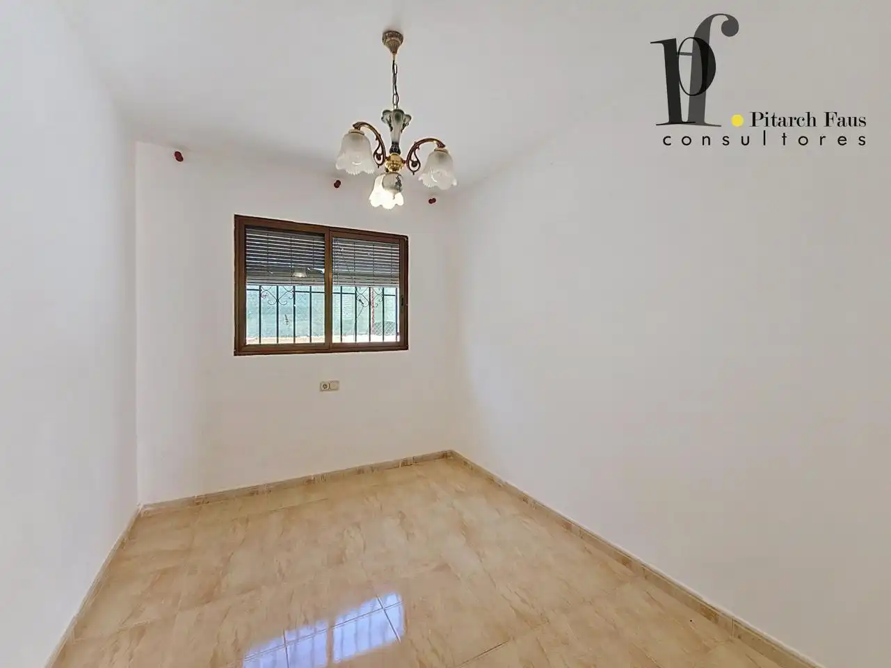 Bedroom of Houses for sale in La Pobla de Vallbona