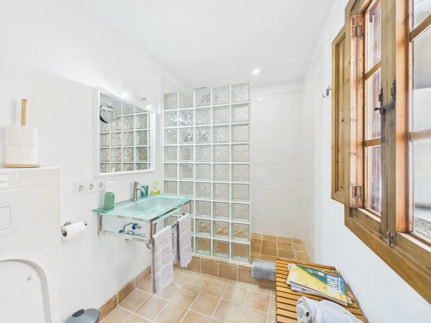 Bathroom of Flat for rent in  Palma de Mallorca  with Air Conditioner and Pets allowed