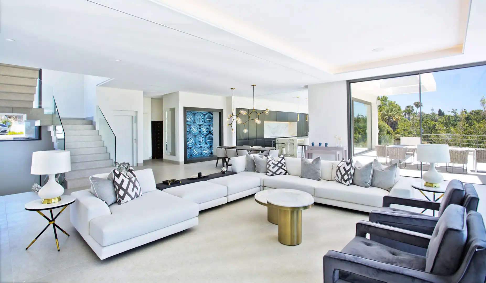 Sala d'estar de Casa o xalet de lloguer en Marbella amb Aire condicionat, Jardí privat i Terrassa