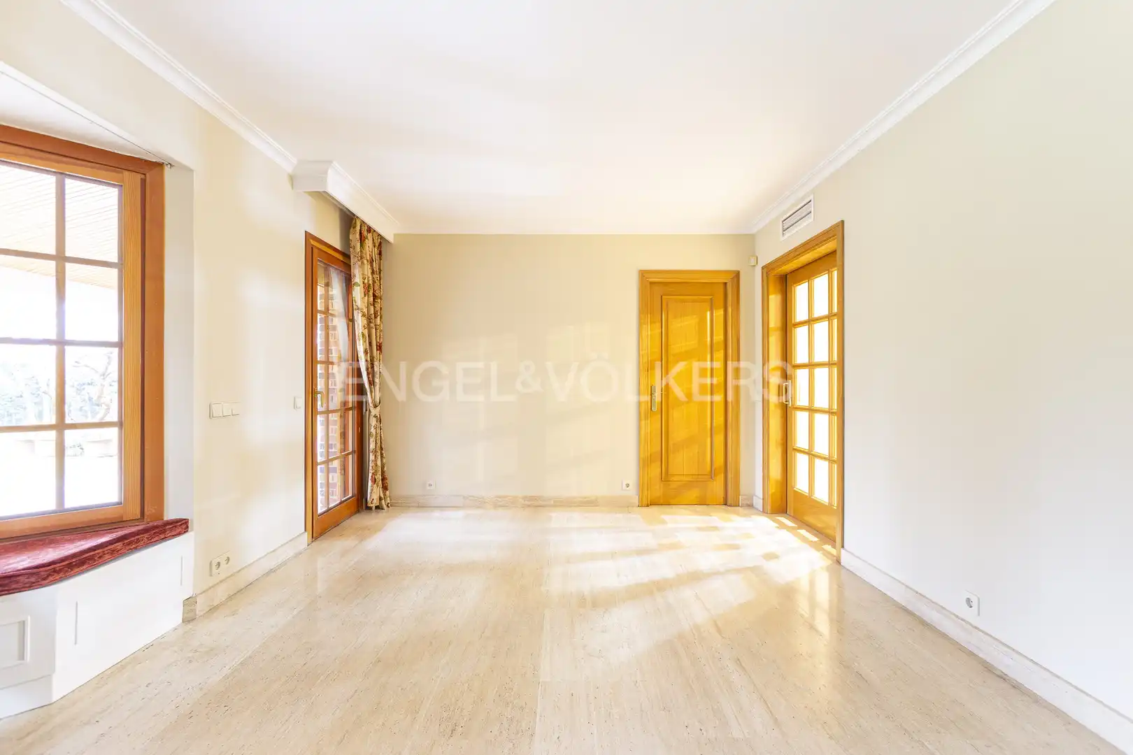 Sala d'estar de Casa o xalet de lloguer en Pozuelo de Alarcón amb Aire condicionat, Calefacció i Jardí privat