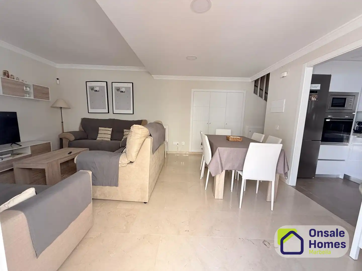 Comedor de Casa adosada de alquiler con opción a compra en Marbella con Terraza, Amueblado y Piscina comunitaria