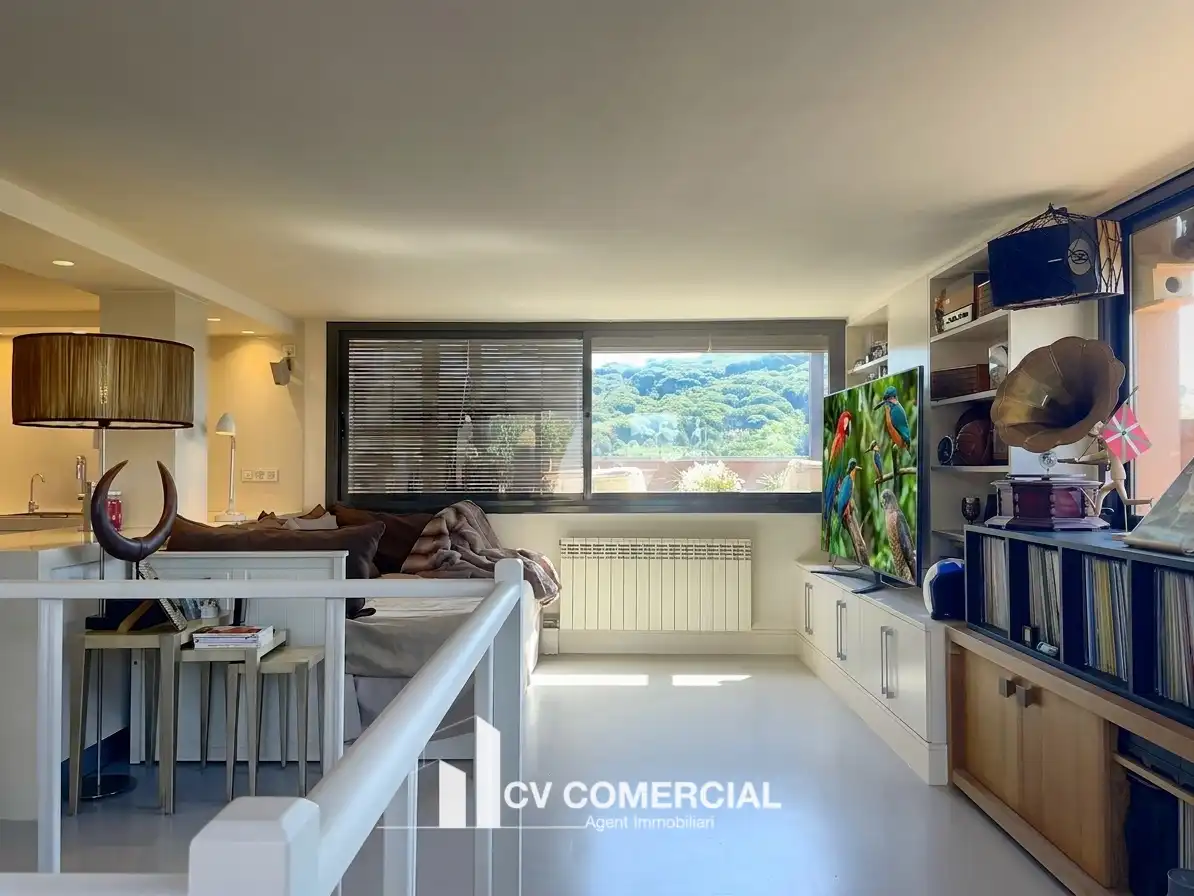 Sala de estar de Ático en venta en Tiana con Aire acondicionado, Calefacción y Parquet