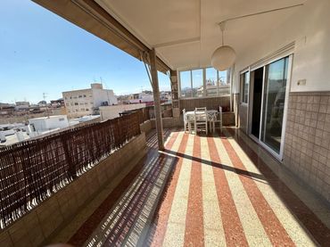 Apartament amb balcó en venda a Centro