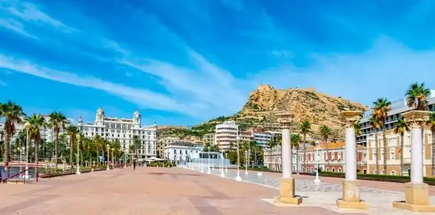 Vista exterior de Àtic en venda en Alicante / Alacant amb Terrassa, Balcó i Piscina comunitària