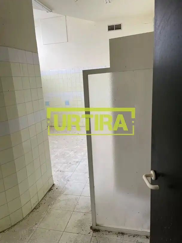 Badezimmer von Fabrikhallen zur Miete in Andoain