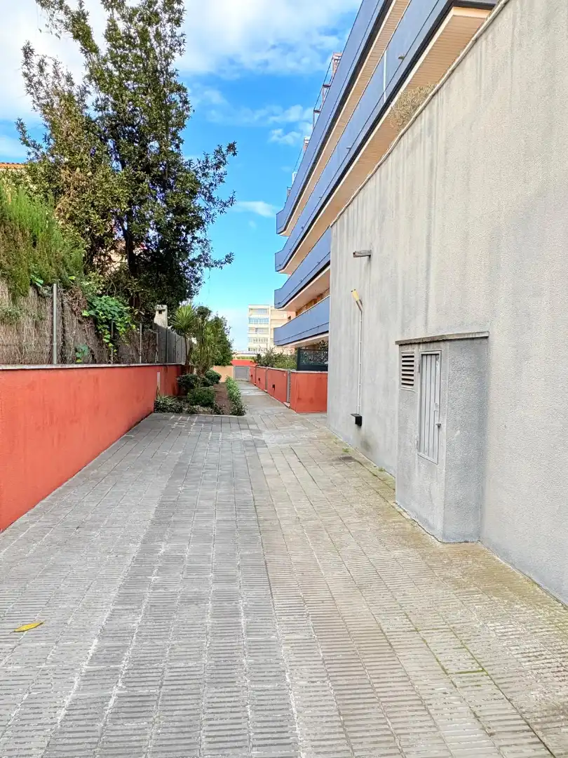 Vista exterior de Dúplex en venta en Torredembarra con Aire acondicionado, Terraza y Horno