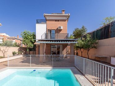 Casa con balcón en venta en Calle LIMA