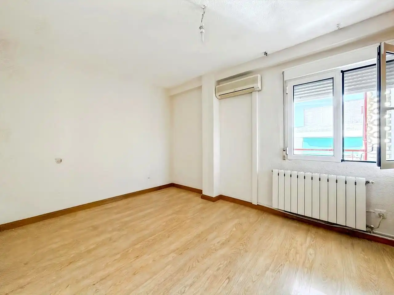 Wohnung zum Verkauf in San Sebastián de los Reyes mit Klimaanlage, Heizung und Terrasse