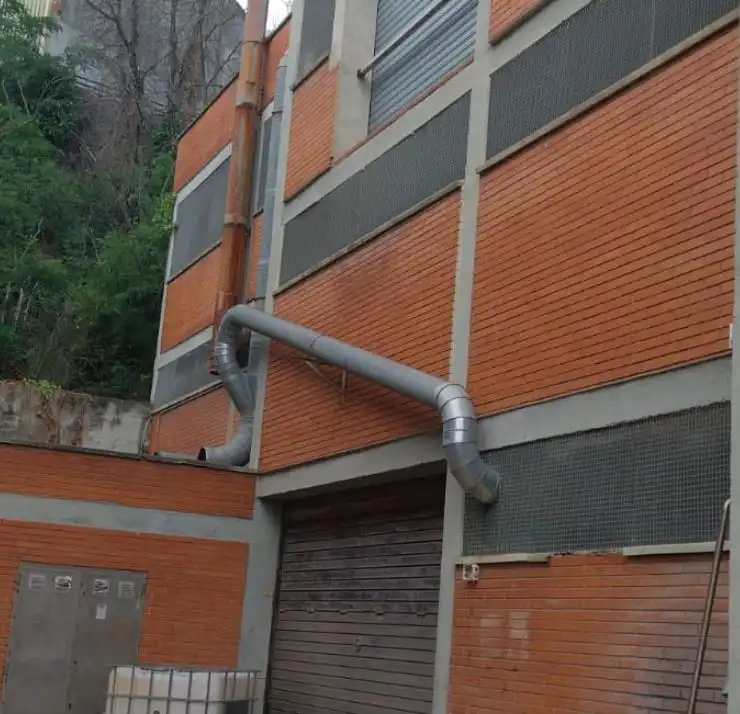 Außenansicht von Fabrikhallen zum Verkauf in Granollers