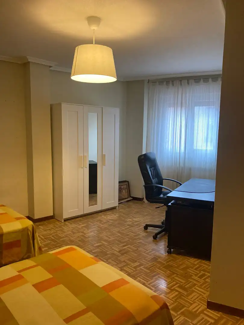 Habitación de Piso en venta en Olmedo con Calefacción, Terraza y Amueblado