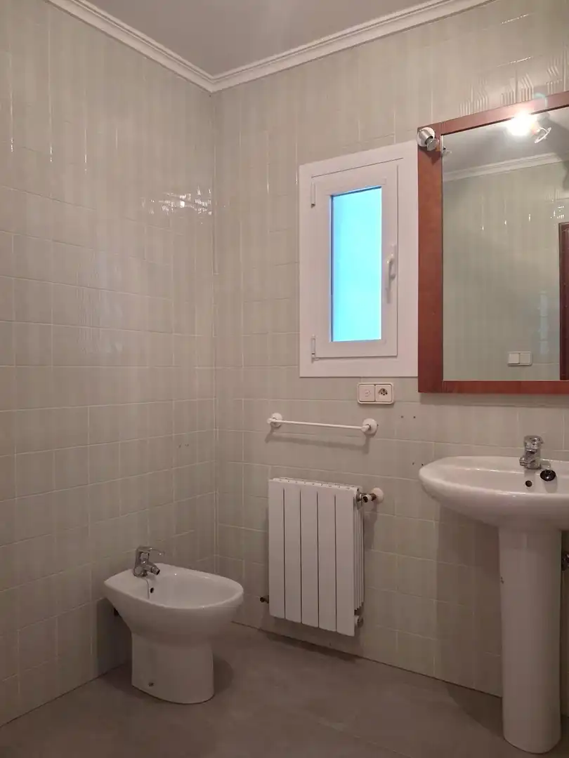 Bathroom of Flat for sale in Requena, Valencia
