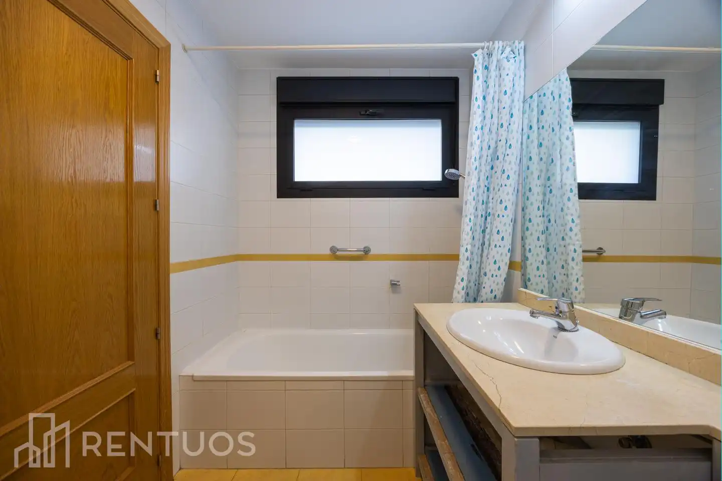 Baño de Dúplex de alquiler en Madrid con Aire acondicionado, Calefacción y Terraza