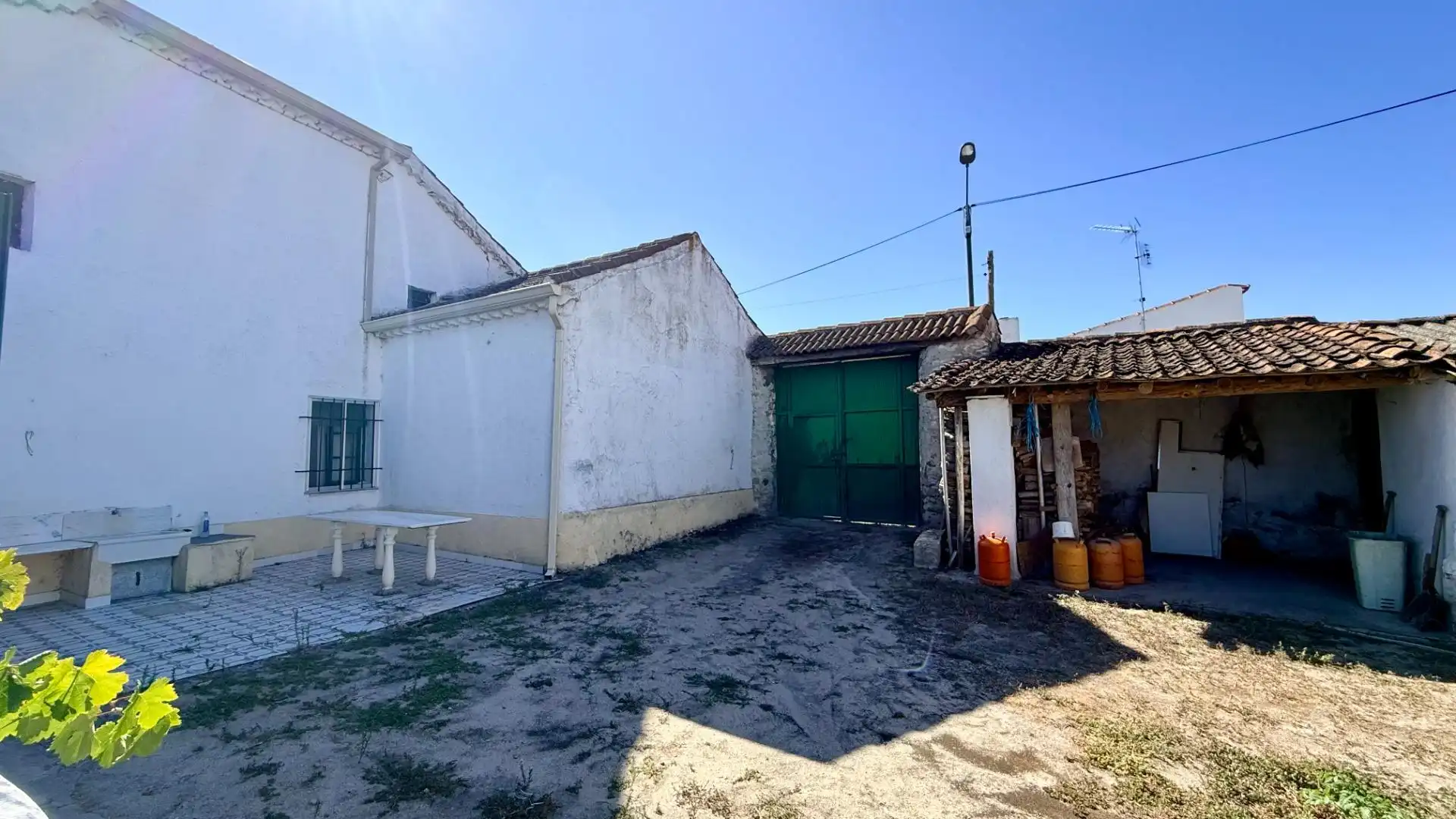 Vista exterior de Casa o chalet en venta en Fresneda de Cuéllar con Calefacción, Jardín privado y Trastero