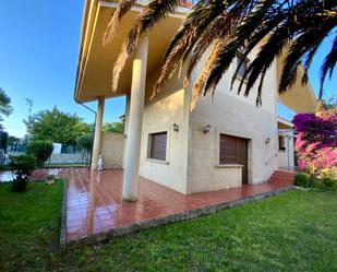 Vista exterior de Casa o xalet en venda en Ribamontán al Mar amb Calefacció, Jardí privat i Terrassa