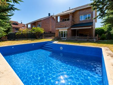 Xalet amb piscina en venda a Calle Amapolas