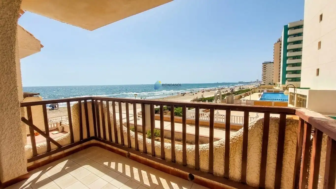 Terrasse von Maisonette zum Verkauf in La Manga del Mar Menor mit Terrasse, Abstellraum und Möbliert