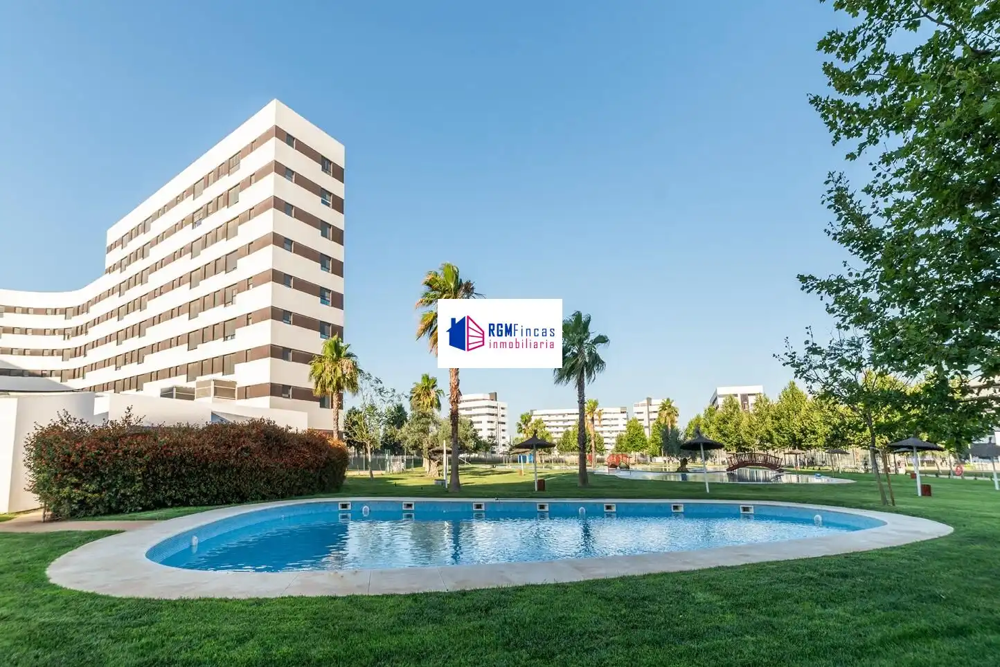 Vista exterior de Piso en venta en Sevilla con Aire acondicionado, Calefacción y Jardín privado