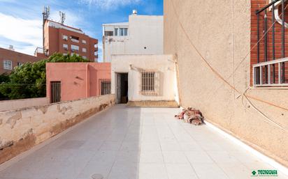 Vista exterior de Casa o xalet en venda en  Almería Capital amb Terrassa