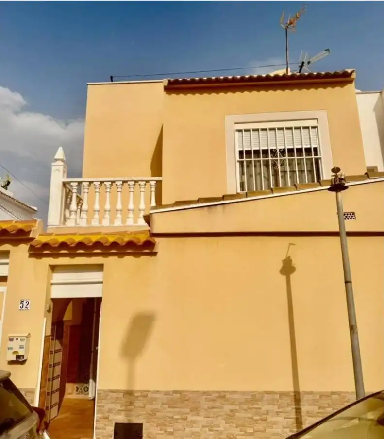 Vista exterior de Dúplex en venta en Torrevieja con Terraza y Amueblado