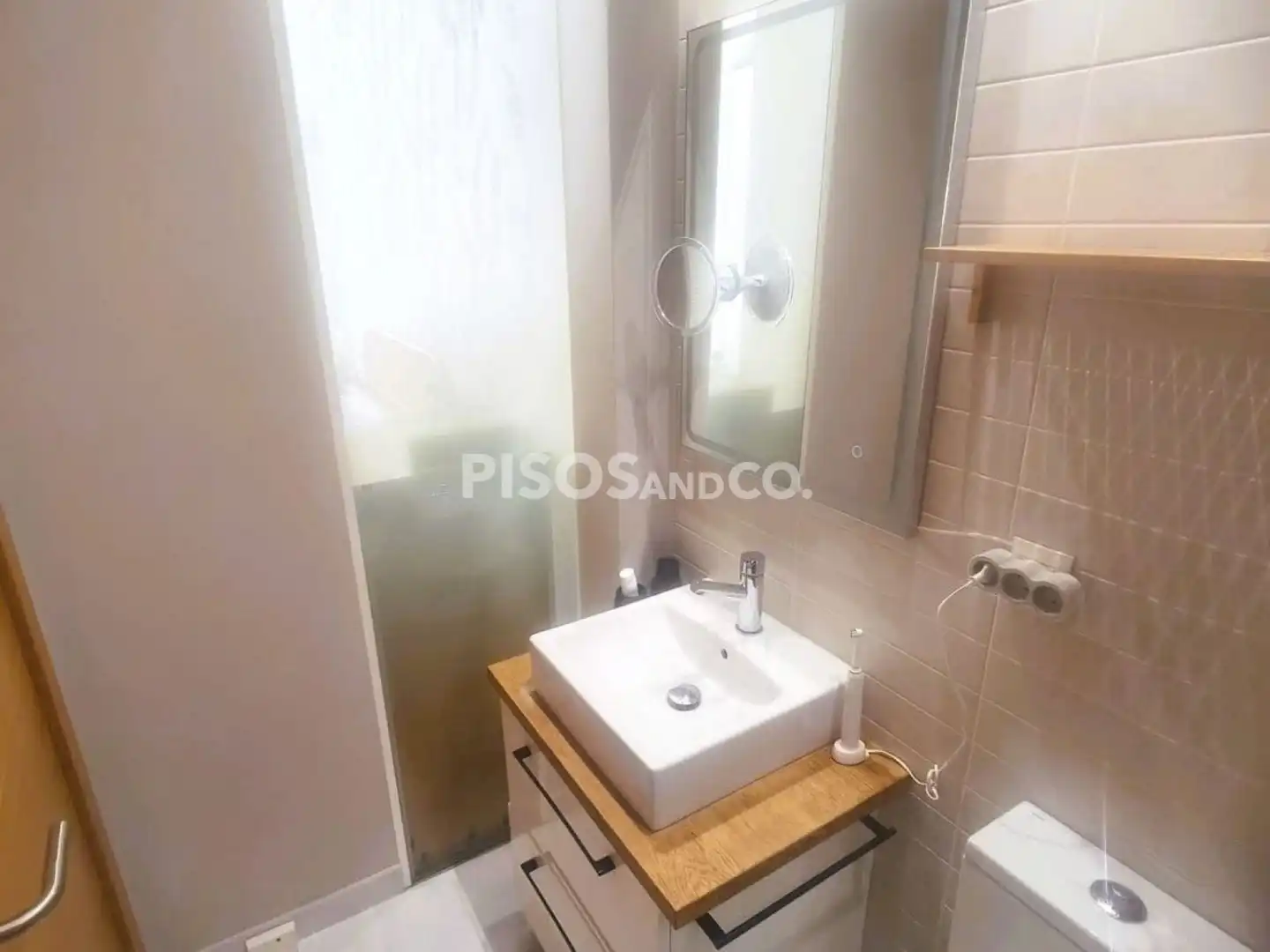 Bany de Pis en venda en Cambre  amb Calefacció, Terrassa i Traster