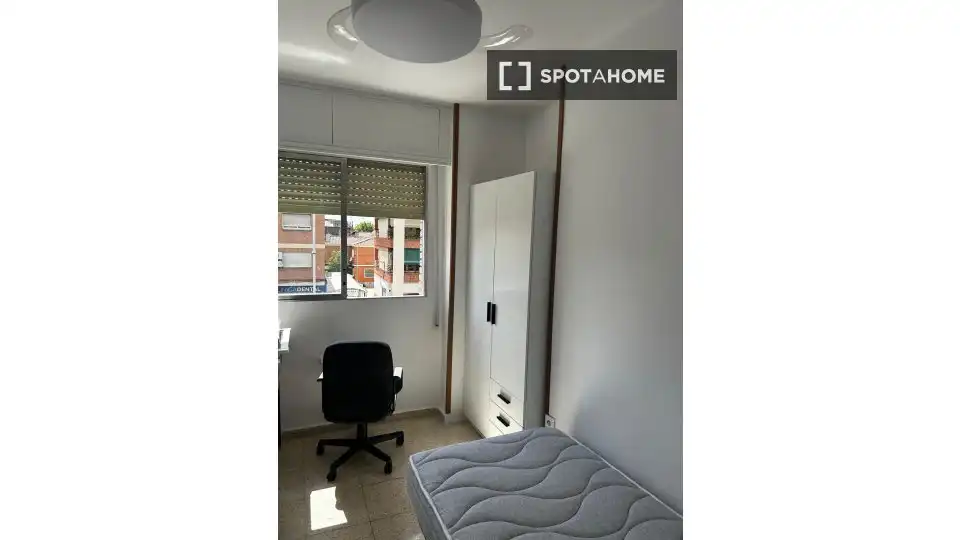 Habitación de Piso para compartir en Granada con Aire acondicionado, Calefacción y Amueblado