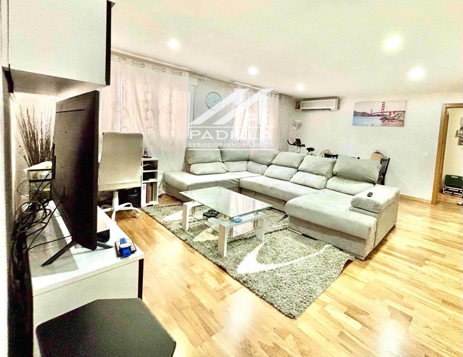 Living room of Flat for sale in El Viso de San Juan  with Air Conditioner, Heating and Storage room