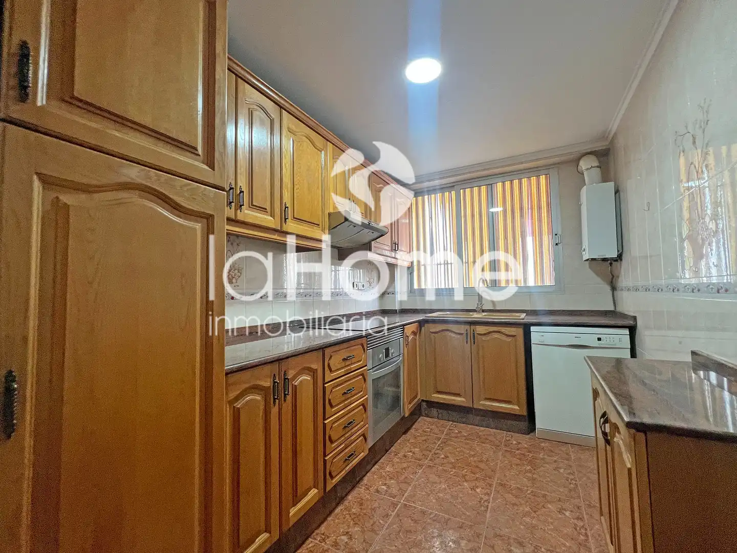 Kitchen of Flat for sale in Paterna  with Parquet flooring, Terrace and Storage room