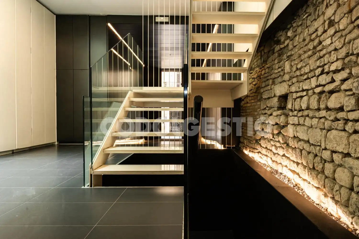 Flat for sale in Vic
