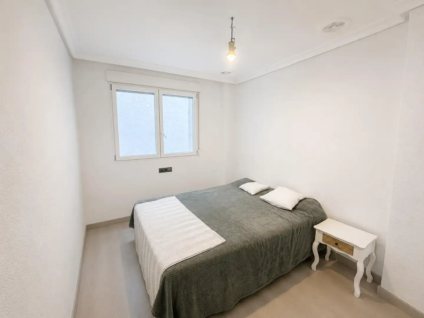 Habitación de Apartamento en venta en Elche / Elx con Aire acondicionado, Terraza y Trastero