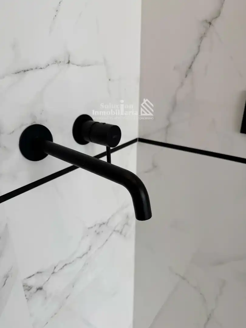 Baño de Ático en venta en Salamanca con Calefacción y Terraza