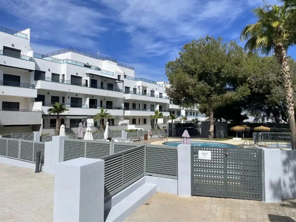 Vista exterior de Ático en venta en Garrucha con Jardín privado, Terraza y Piscina comunitaria
